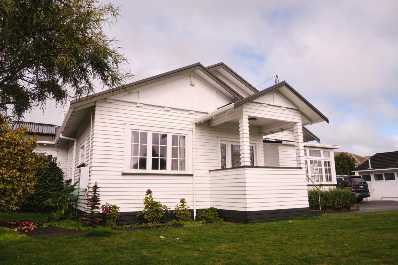 Victorian Designs - Spacious Home In Rotorua Central Екстериор снимка