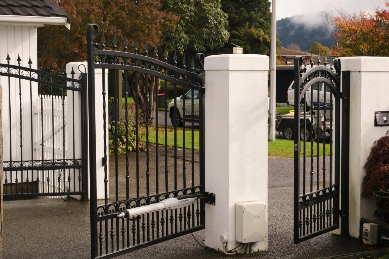 Victorian Designs - Spacious Home In Rotorua Central Екстериор снимка